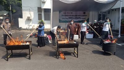 Kejari Kota Kediri Musnahkan Barang Bukti dari 51 Kasus Inkrah