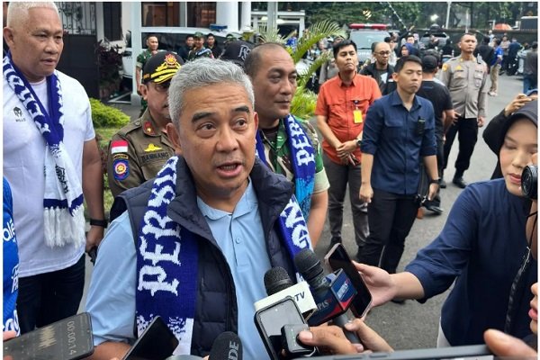 Wali Kota Bandung, Muhammad Farhan, mengimbau para Bobotoh agar tidak melakukan euforia berlebihan usai kemenangan Persib Bandung atas Persija Jakarta pada laga pekan ke-32 Super League 2025/2026 di Stadion Segiri, Minggu (10/5/2026). (Foto: ist).