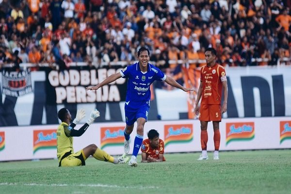 PERSIB bangkit dari ketertinggalan untuk menundukkan Persija Jakarta 2-1 pada pertandingan pekan ke-32 Super League 2025/26 di Stadion Segiri Samarinda, Minggu, 10 Mei 2026. (Foto: ist).