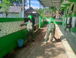 Satgas TMMD Ke-128 dan Warga Kompak Bersihkan Masjid di Desa Brabe