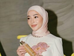 Sepulang Umrah, Nikita Willy Mantap Berhijab Karena Anak