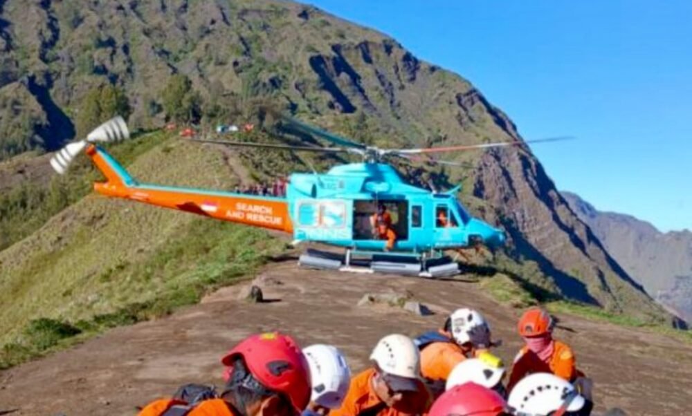 Pendaki Malaysia Cedera di Gunung Rinjani, Dievakuasi ke Bali Pakai Heli