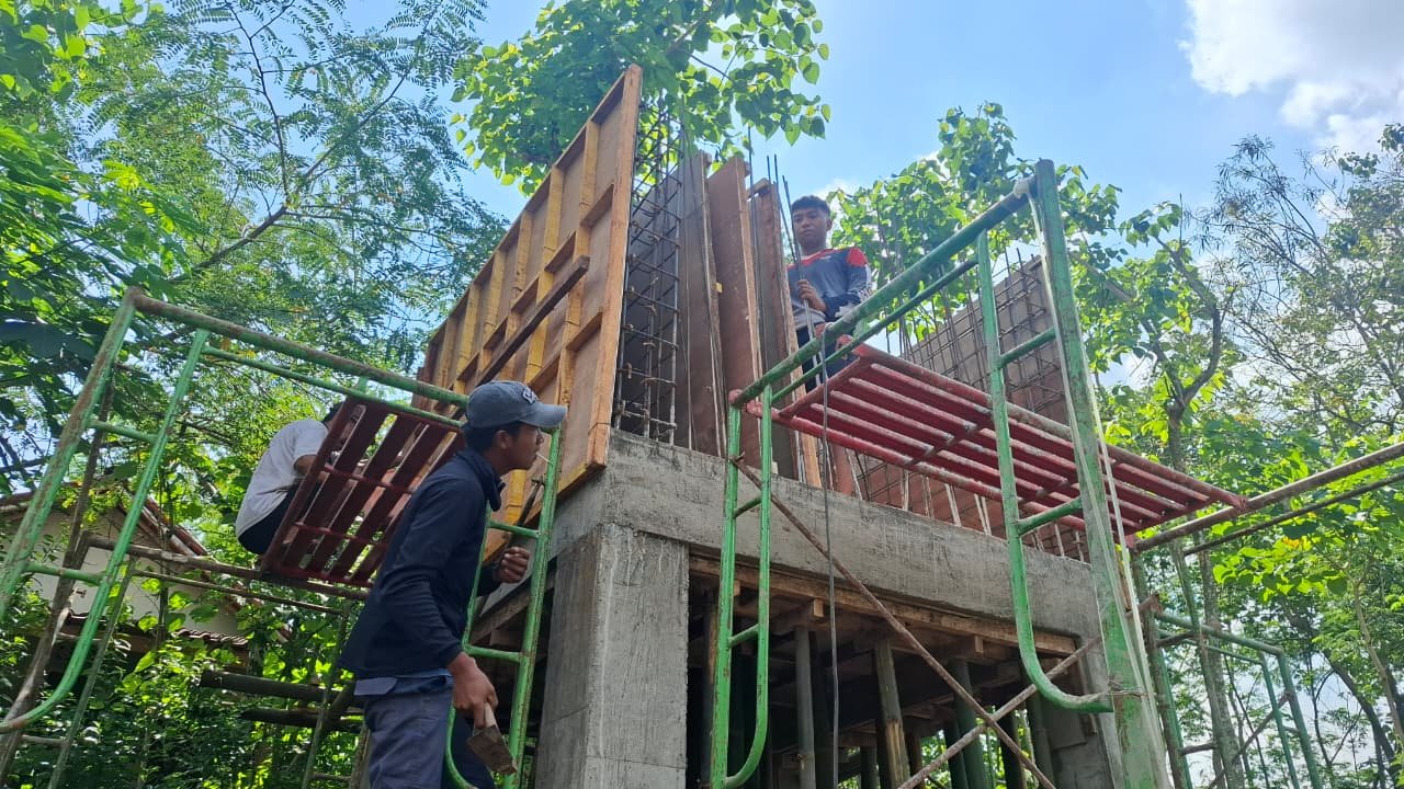 Pembangunan Tandon Air Sistem Penyediaan Air Minum di Dusun Klagin RT 20 RW 07 Desa Brabe, Kecamatan Maron, telah mencapai progres 80 persen. (Foto: ist)