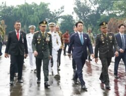 Pangdam Jaya Dampingi Menhan Jepang Ziarah TMPN Kalibata