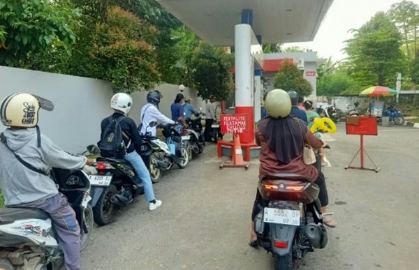 Harga Pertamax Naik Jadi Rp16.250 per Liter, Warga Lebak Ramai-ramai Beralih ke Pertalite