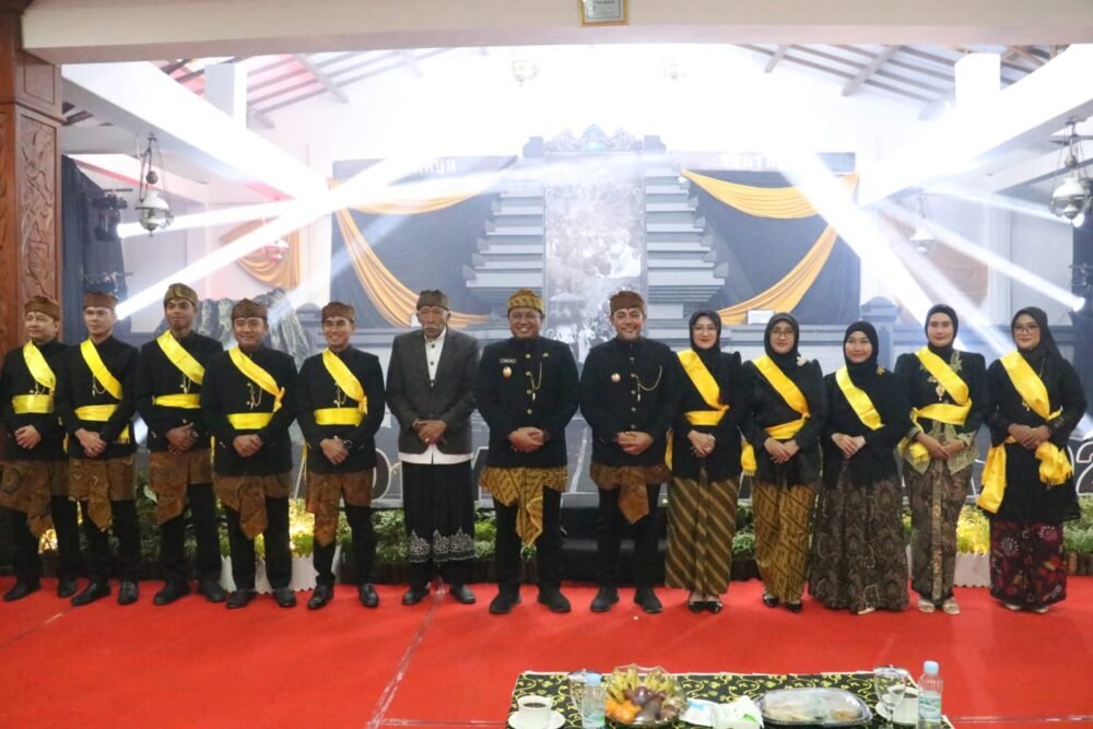 Dandim Probolinggo Dikukuhkan Sebagai Warga Kehormatan Suku Tengger