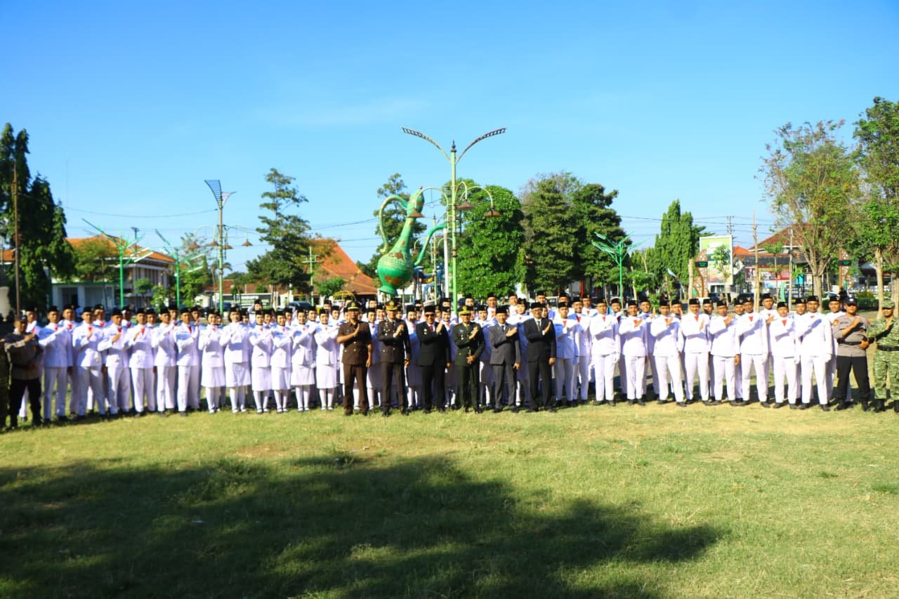 Bersama Forkopimda Dandim 0820/Probolinggo Letkol Inf Ribut Yodo Apriantono Hadiri Upacara Hari Lahirnya Pancasila