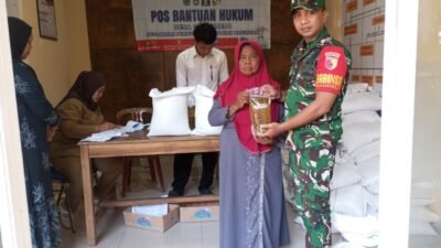 Babinsa Purwodadi Dampingi Penyaluran Bantuan Pangan 2026, Wujud Kepedulian Pemerintah kepada Masyarakat