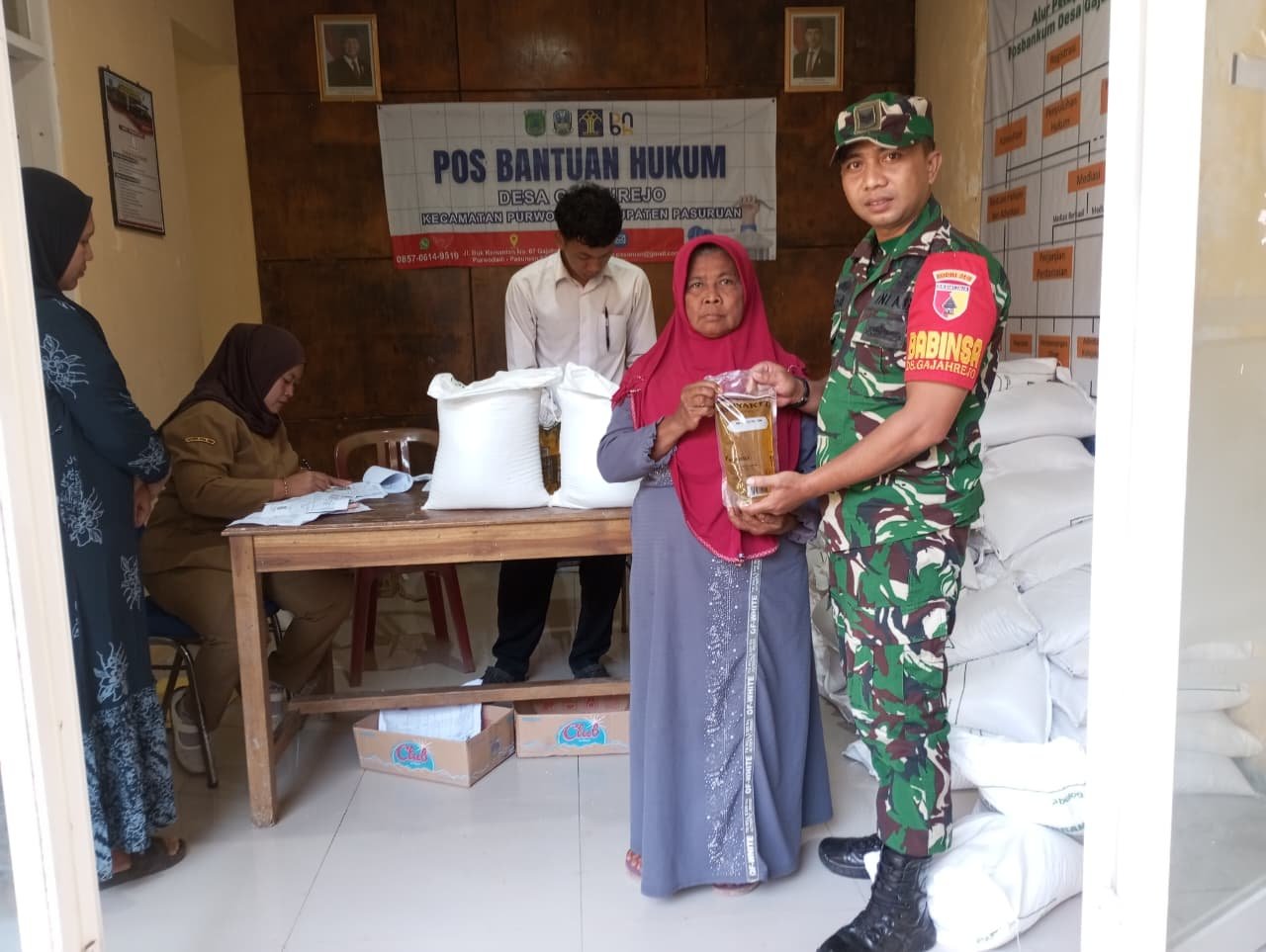 Babinsa Purwodadi Dampingi Penyaluran Bantuan Pangan 2026, Wujud Kepedulian Pemerintah kepada Masyarakat