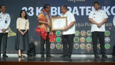 Bupati Asahan Terima Penghargaan Menteri Hukum RI dalam Penguatan Posbankum se-Sumut