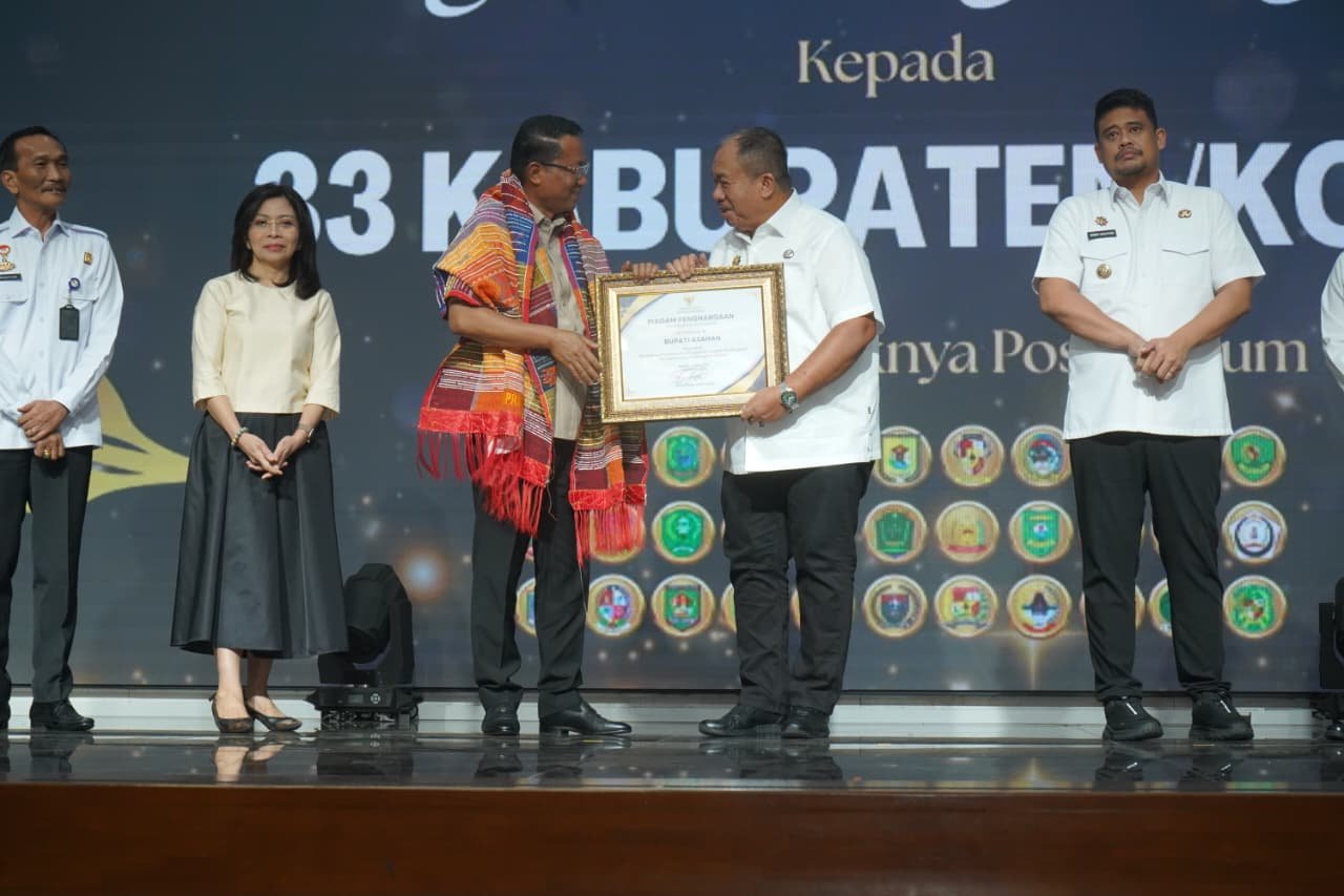 Bupati Asahan Terima Penghargaan Menteri Hukum RI dalam Penguatan Posbankum se-Sumut