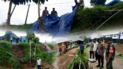 Gerak Cepat Babinsa Puspo Tangani Dampak Longsor Akibat Cuaca Ekstrem