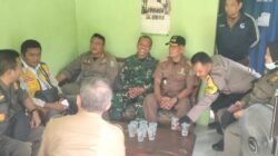 Babinsa Karang Rejo Bersama Muspika Gempol Tertibkan PKL di Bundaran Apolo, Ciptakan Kawasan Lebih Tertib dan Nyaman