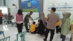 Koramil Kanigaran Dampingi Pelatihan Pembuatan Produk Kreatif Bagi Masyarakat Kelompok Difabel Kelurahan