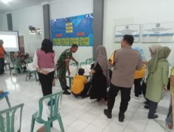 Koramil Kanigaran Dampingi Pelatihan Pembuatan Produk Kreatif Bagi Masyarakat Kelompok Difabel Kelurahan