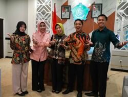 Tiga Pelajar Sidoarjo Usung Gerakan Tukar Sampah Jadi Bibit, Wabup Mimik Beri Dukungan