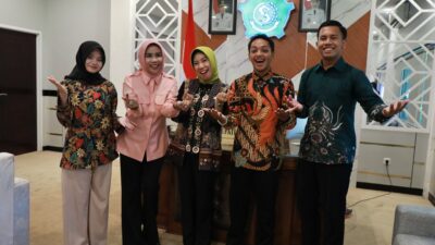 Tiga Pelajar Sidoarjo Usung Gerakan Tukar Sampah Jadi Bibit, Wabup Mimik Beri Dukungan