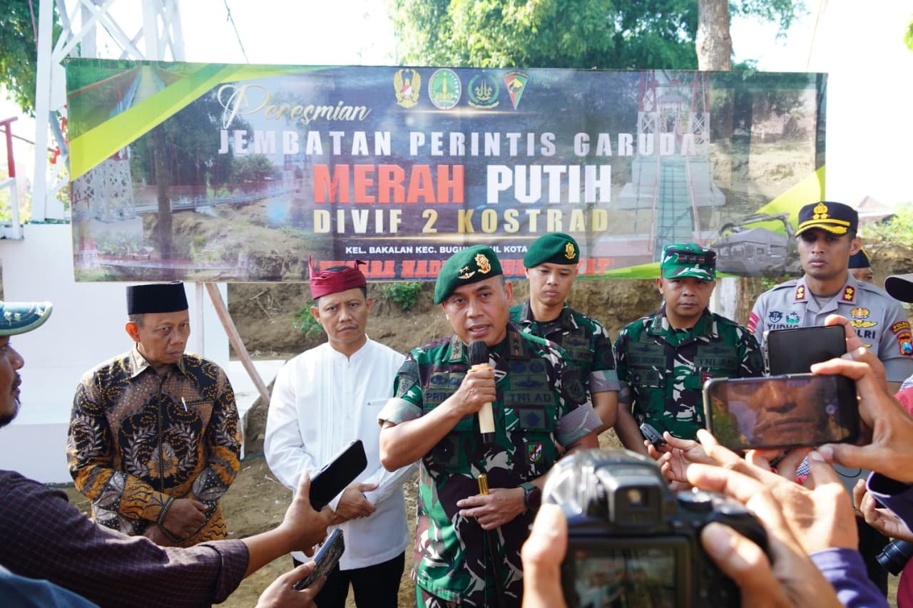 Dandim 0819/Pasuruan Dampingi Pangdivif 2 Kostrad Resmikan Jembatan Perintis Garuda