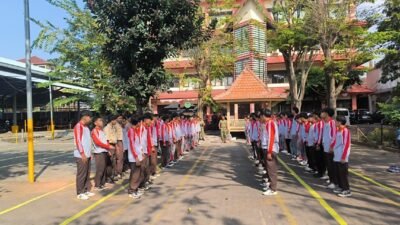 Tanamkan Disiplin dan Jiwa Tangguh, Koramil Purwosari Bekali Siswa SMK Darut Taqwa Hadapi PKL