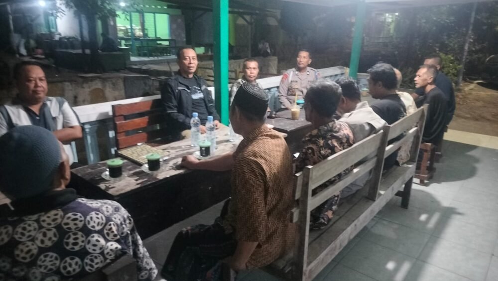 Kapolsek Jabon Sambang Satkamling, Ajak Warga Jaga Kamtibmas