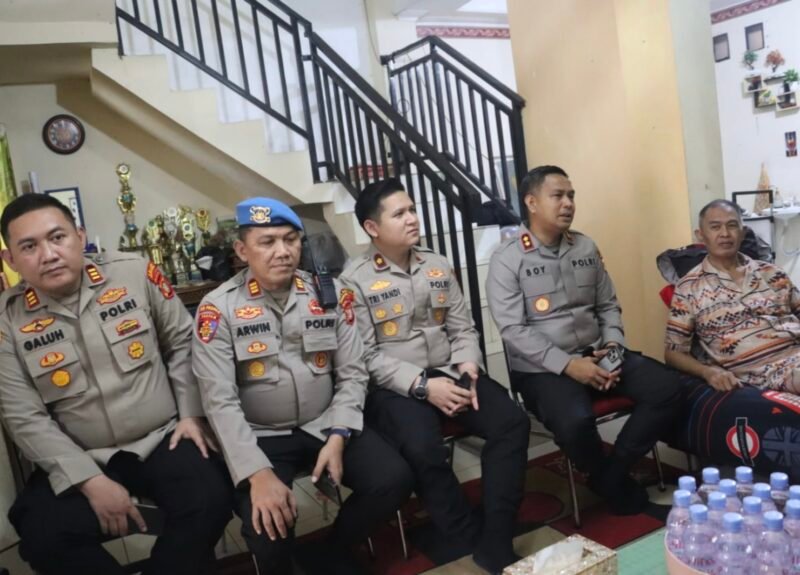 Kapolres Tangsel Beri Dukungan kepada Anggota yang Sakit Menahun