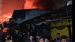 Pabrik Plastik dan Mainan Terbakar di Medan, Api Merembet ke Rumah Warga