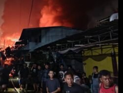 Pabrik Plastik dan Mainan Terbakar di Medan, Api Merembet ke Rumah Warga