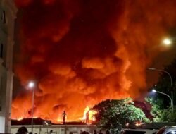 Kebakaran Landa Permukiman Padat di Kemayoran, Ratusan Petugas Diterjunkan