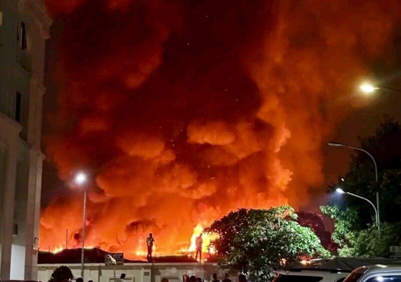 Kebakaran Landa Permukiman Padat di Kemayoran, Ratusan Petugas Diterjunkan