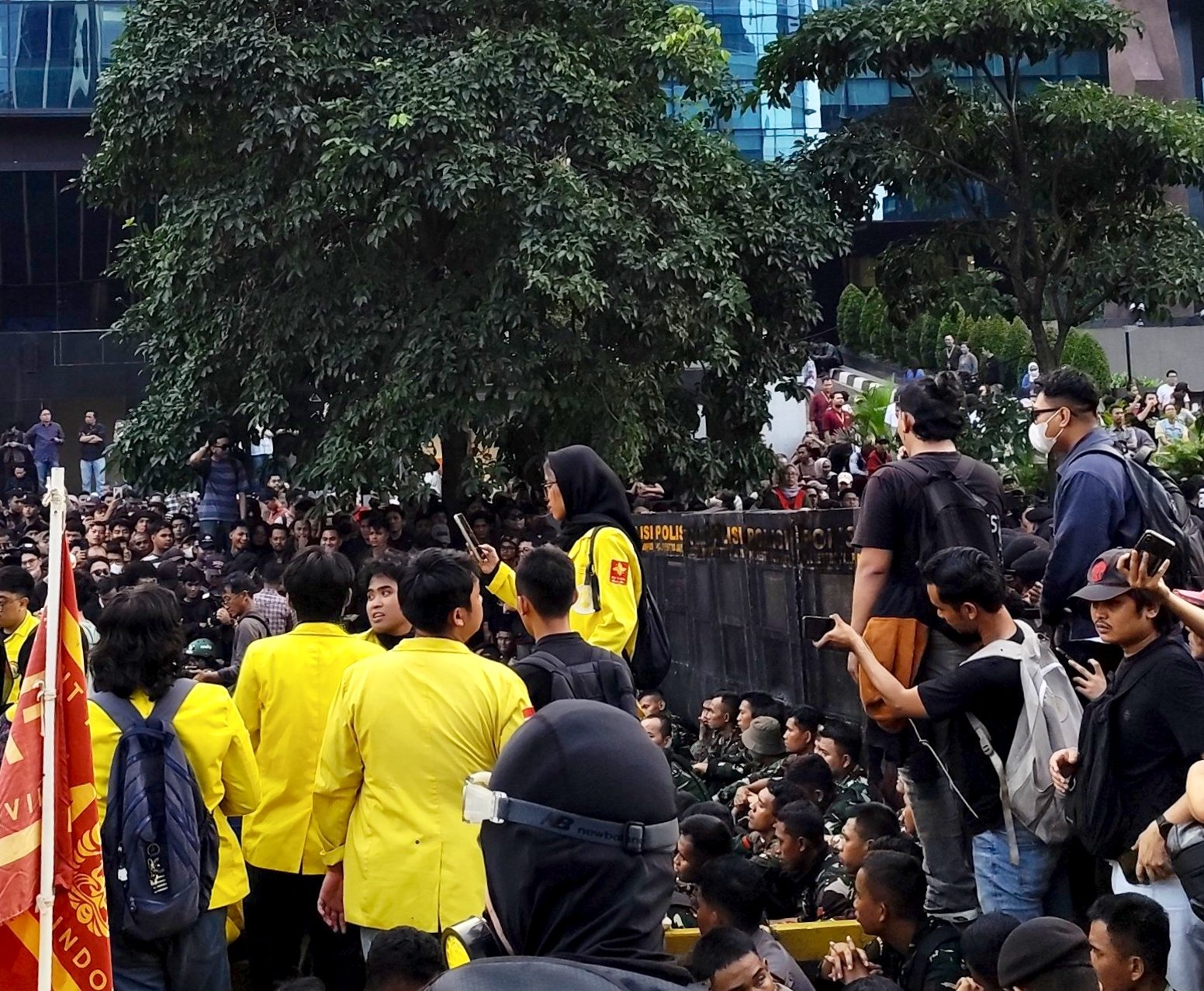 Ketegangan Warnai Aksi di Salemba, Kemacetan Berangsur Terurai