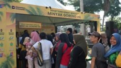 Minyak Goreng PTPN Ludes Terjual dalam Bazar di Kota Tua Surabaya