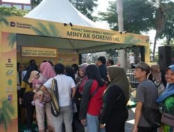 Minyak Goreng PTPN Ludes Terjual dalam Bazar di Kota Tua Surabaya