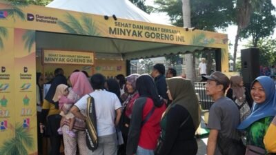 Minyak Goreng PTPN Ludes Terjual dalam Bazar di Kota Tua Surabaya