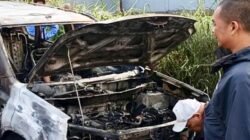 Mobil Wisatawan Asal Jakarta Terbakar di Tanjakan Spongebob Lembang, Diduga Korsleting