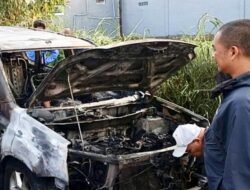 Mobil Wisatawan Asal Jakarta Terbakar di Tanjakan Spongebob Lembang, Diduga Korsleting