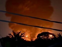Pabrik Karet di Tanah Tinggi Kota Tangerang Terbakar