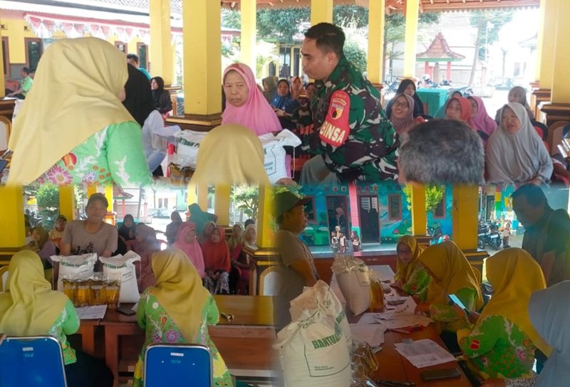 Pastikan Tepat Sasaran, Babinsa Dampingi Distribusi Bantuan Pangan untuk Warga Pandaan