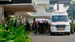 Jenazah Ryamizard Ryacudu Disemayamkan di Kemhan, Prabowo Beri Penghormatan Terakhir