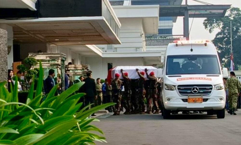 Jenazah Ryamizard Ryacudu Disemayamkan di Kemhan, Prabowo Beri Penghormatan Terakhir