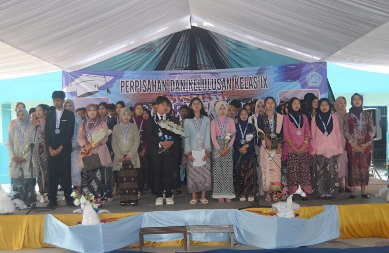 Foto-foto sesi bersama siswa-siswi kelas IX SMP KARYA PAKUAN