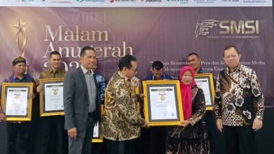 Pemred Sudut Pandang Umi Sjarifah Terima Anugerah SMSI 2026