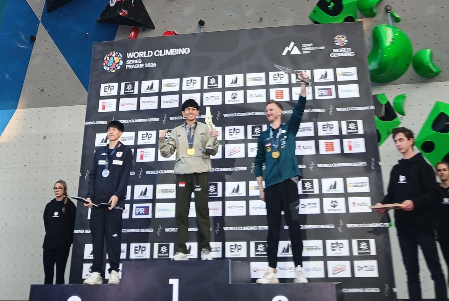 Srondeng Cetak Sejarah Emas Lead di Praha