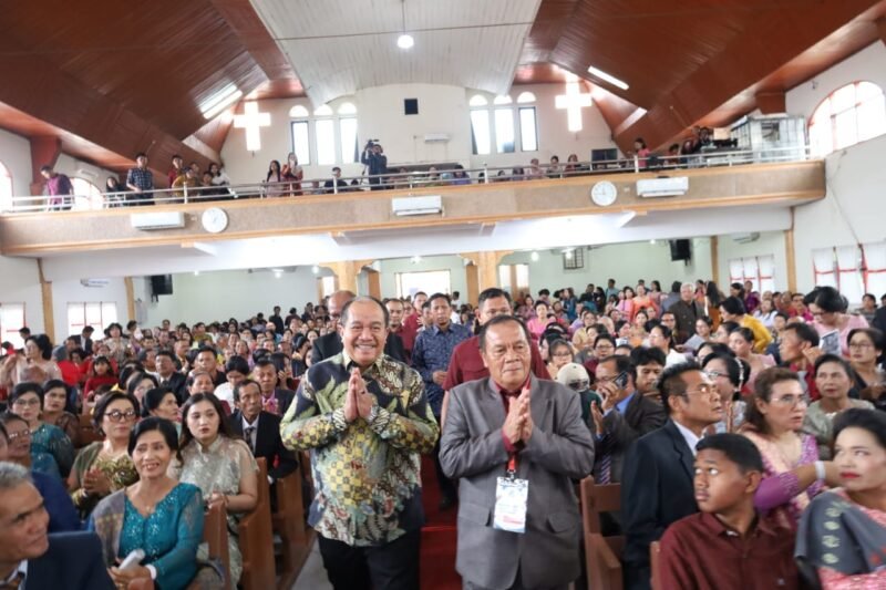 Bupati Asahan Hadiri Penahbisan Pendeta HKBP