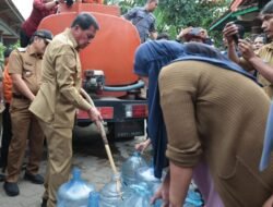 Bupati Maesyal Salurkan Air Bersih untuk Warga Tigaraksa