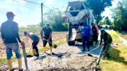 Satgas TMMD 129 Kodim Bojonegoro Mulai Cor Jalan di Dusun Mundu