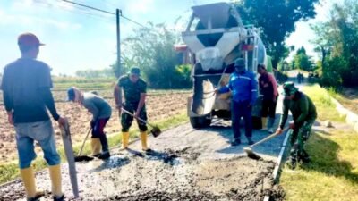 Satgas TMMD 129 Kodim Bojonegoro Mulai Cor Jalan di Dusun Mundu