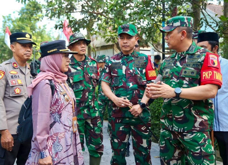 Dandim 0821/Lumajang Dampingi Danrem 083/Baladhika Jaya Tinjau Progres TMMD ke-129