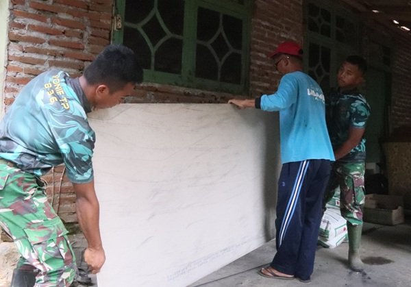 Distribusi Material RTLH TMMD ke-129 Terus Dipercepat, Dukung Penyelesaian Hunian Layak bagi Warga