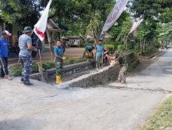 Demi Drainase Lebih Baik, Satgas TMMD Kodim Lumajang dan Warga Bongkar Saluran Lama