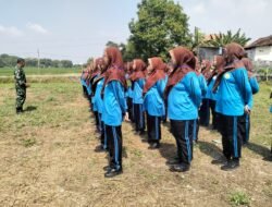 Semangat Nasionalisme, Babinsa Gempol Latih Siswi SMA AT-TIBYAN